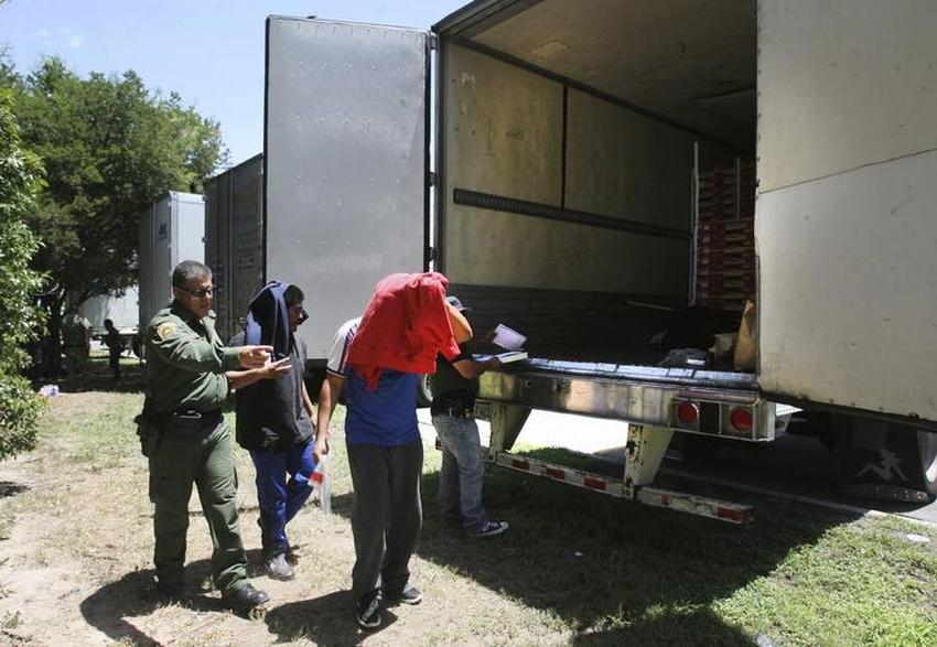 Cubanos intentaron transportar a indocumentados en camión registrado en Florida