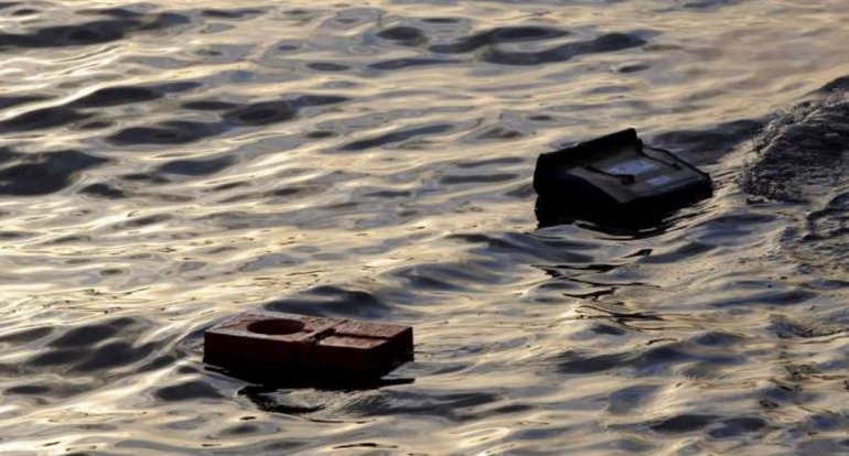 Encuentran restos de avión caza que se estrelló en aguas de la Florida